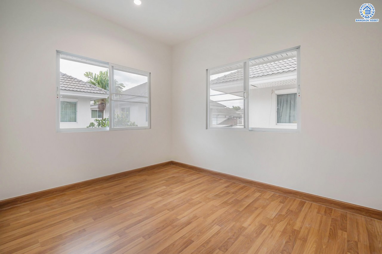 บ้านมือสองตกแต่งใหม่ โครงการ เพอร์เฟคพาร์ค วัดพระนอน จากแบรนด์ Property Perfect เนื้อที่ 56.3 ตร.ว. ฟังก์ชันจัดเต็ม 3 ห้องนอน 3 ห้องน้ำ 2 ที่จอดรถ พร้อม Facilities ครบครัน บนทำเลเชื่อมต่อถนนกาญจนาฯ ใกล้ทางด่วน ศรีรัช-วงแหวนฯ เซ็นทรัลเวสต์เกต และรถไฟฟ้าสายสีม่วง "สถานีตลาดบางใหญ่"